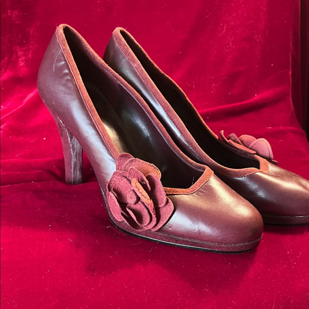 Bisou Bisou Maroon Heels with Floral Detail